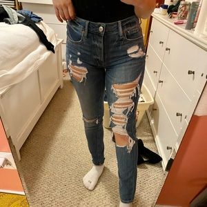 AMERICAN EAGLE TOMGIRL RIPPED JEANS
